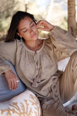 Blouse Corazon Embroidery Sand