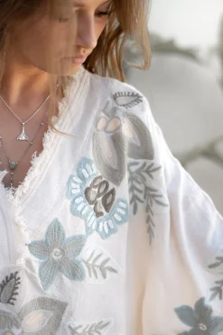 Poncho Alanza Floral Ivory